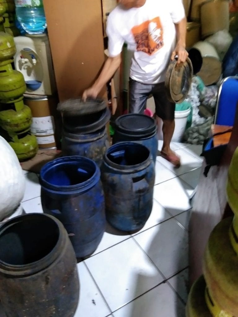 Pemberdayaan Ekonomi Masyarakat Dalam Pengelolaan Sampah Organik Rumah Tangga Sebagai Solusi Alternatif Sumber Penyediaan Pakan Ikan Di Desa Cibeet Kabupaten Bandung Tahap 2 Kelompok Keahlian Rekayasa Instrumentasi Dan Energi