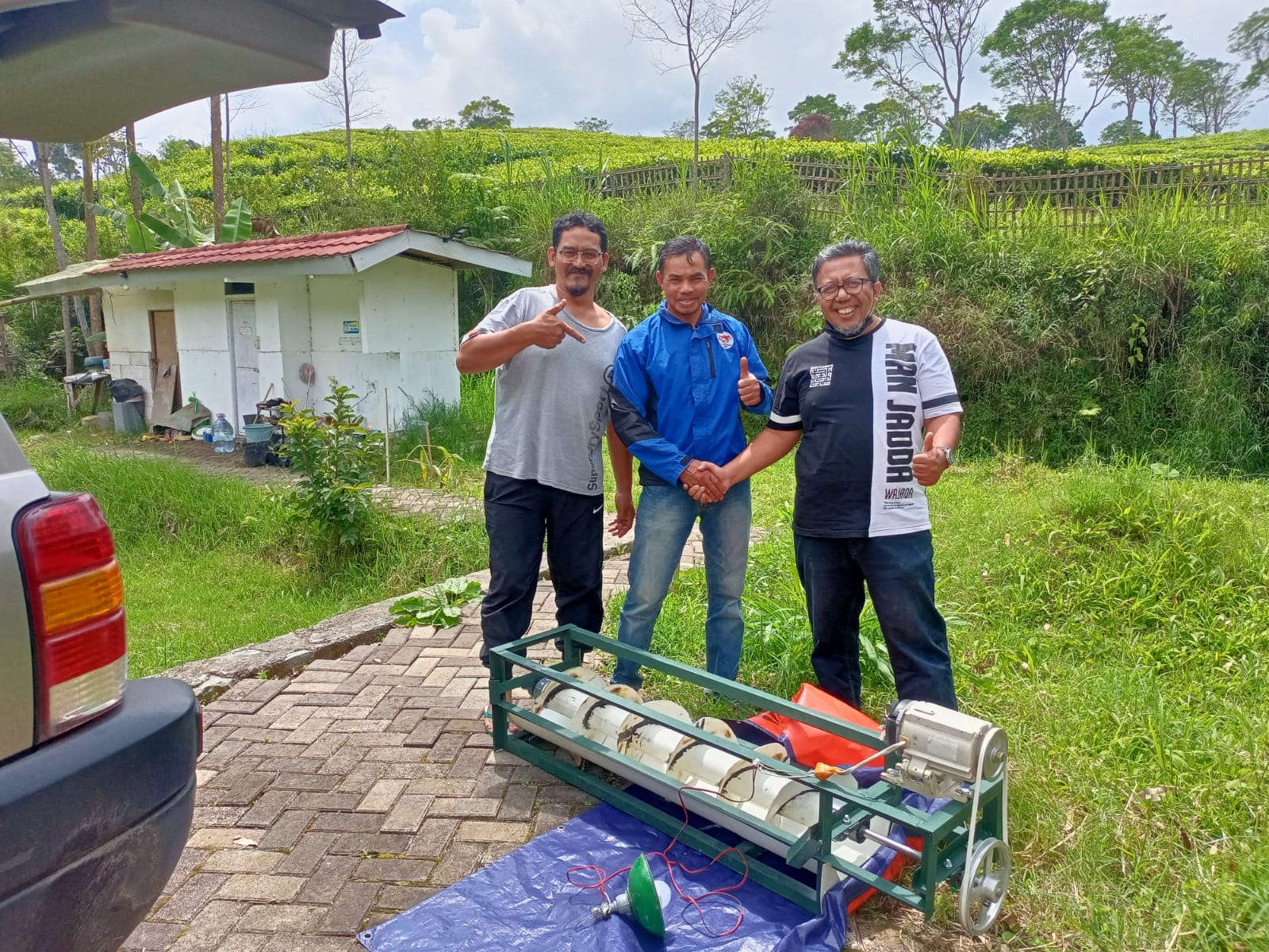 SERAH TERIMA PEMBANGKIT LISTRIK MIKROHIDRO JENIS ARCHIMEDES KEPADA WARGA KAMPUNG PADAMUKTI DESA MARGAMUKTI KECAMATAN PANGALENGAN KABUPATEN BANDUNG